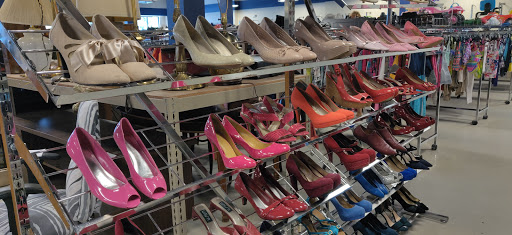 Thrift Store «Goodwill Thrift Store - Gainesville North», reviews and photos, 1223 NW 23 Ave, Gainesville, FL 32609, USA