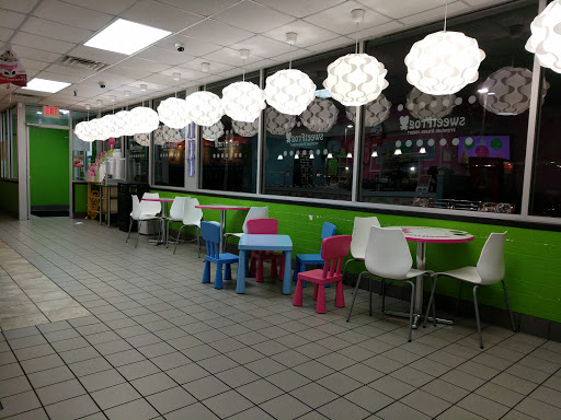 Frozen Yogurt Shop «sweetFrog Premium Frozen Yogurt», reviews and photos, 10040 Sliding Hill Rd, Ashland, VA 23005, USA