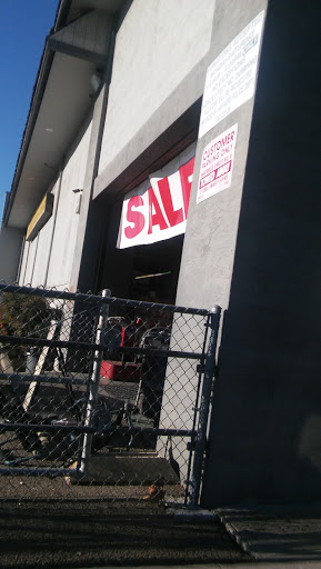 Thrift Store «Thrift Center», reviews and photos, 820 E Shields Ave, Fresno, CA 93704, USA