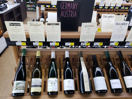 Hamburger Restaurant «Mountain Fresh Grocery Inc», reviews and photos, 521 Main St, Highlands, NC 28741, USA