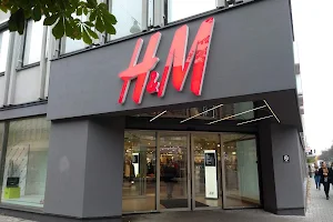 H&M image