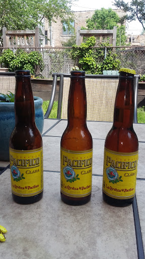 Liquor Store «Grand & Western Armanetti Fine Wines & Liquors», reviews and photos, 515 N Western Ave, Chicago, IL 60612, USA