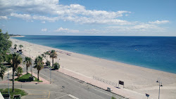 Spiaggia Marina di Gioiosa Ionica'in fotoğrafı - rahatlamayı sevenler arasında popüler bir yer