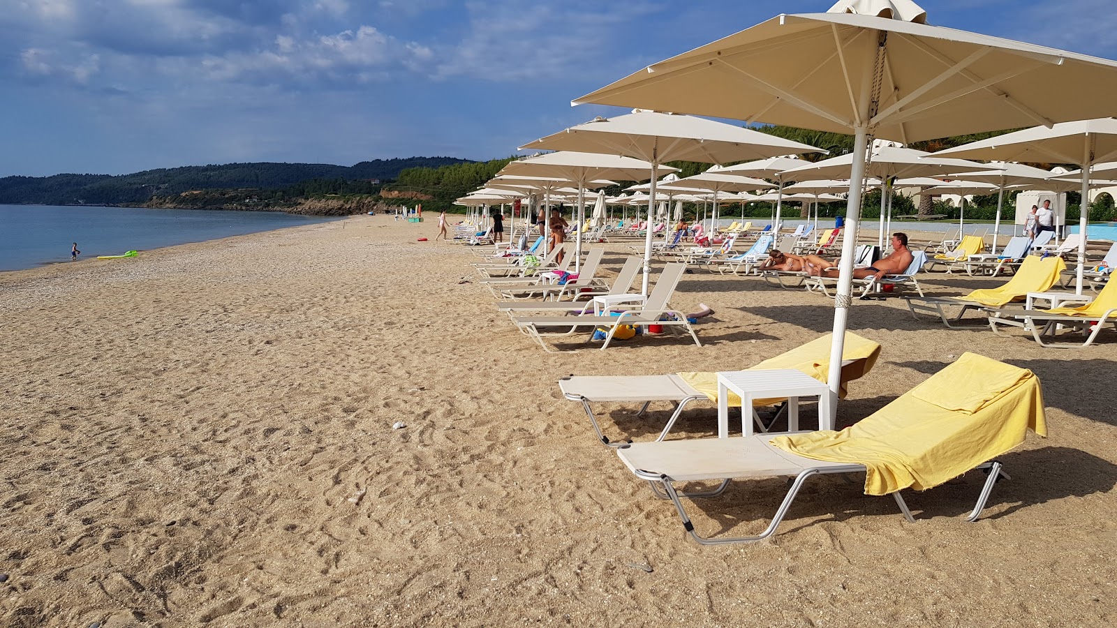 Salonikiou beach III'in fotoğrafı düz ve uzun ile birlikte