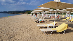 Photo de Salonikiou beach III avec rivage droit, long