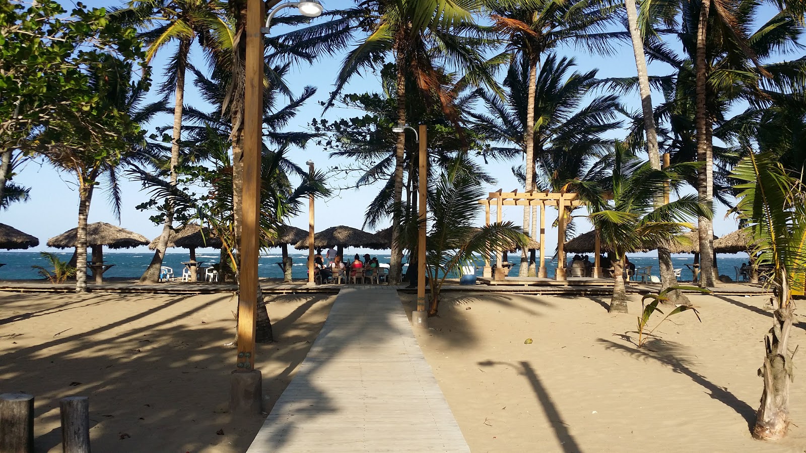 Fotografie cu Playa Poza de Bojolo - locul popular printre cunoscătorii de relaxare