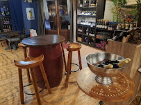 Atmosphère du Restaurant L'Arôme Antique cave a Vin à Murat - n°14