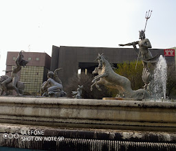 Fuente de Neptuno photo