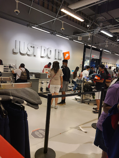 Clothing Store «Nike Factory Store», reviews and photos, 5900 Sugarloaf Pkwy #528, Lawrenceville, GA 30043, USA