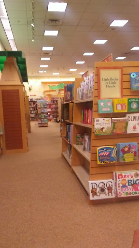 Book Store «Barnes & Noble», reviews and photos, 4610 Merchants Park Cir, Collierville, TN 38017, USA