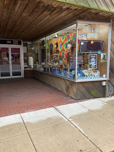 The Glass House, 536 W Tuscarawas Ave, Barberton, OH 44203, USA, 