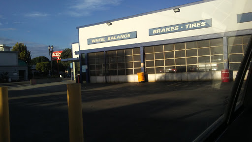 Auto Parts Store «Pep Boys Auto Parts & Service», reviews and photos, 1135 E Colorado Blvd, Pasadena, CA 91106, USA