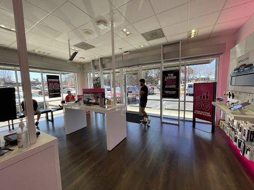 Cell Phone Store «T-Mobile», reviews and photos, 4825 Sugarloaf Pkwy j, Lawrenceville, GA 30044, USA
