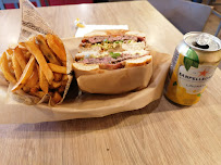 Sandwich au poulet du Restaurant de hamburgers Burgers & Bagels Lafayette à Lyon - n°15