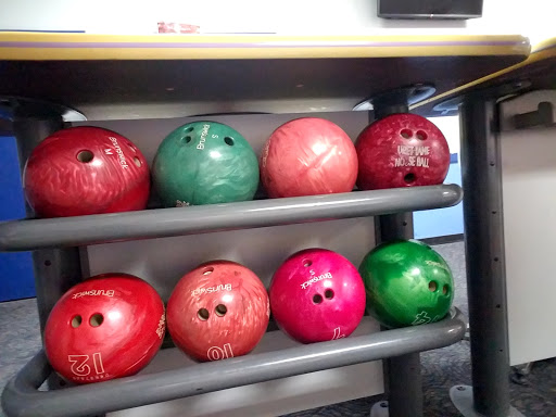 Bowling Alley «Brunswick Zone Playmor Bowl», reviews and photos, 5840 Buttermilk Hollow Rd, Pittsburgh, PA 15207, USA