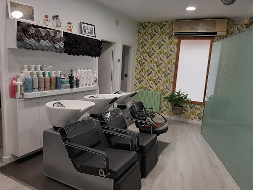 Información y opiniones sobre Peluquería Carlos Santiago de Valladolid