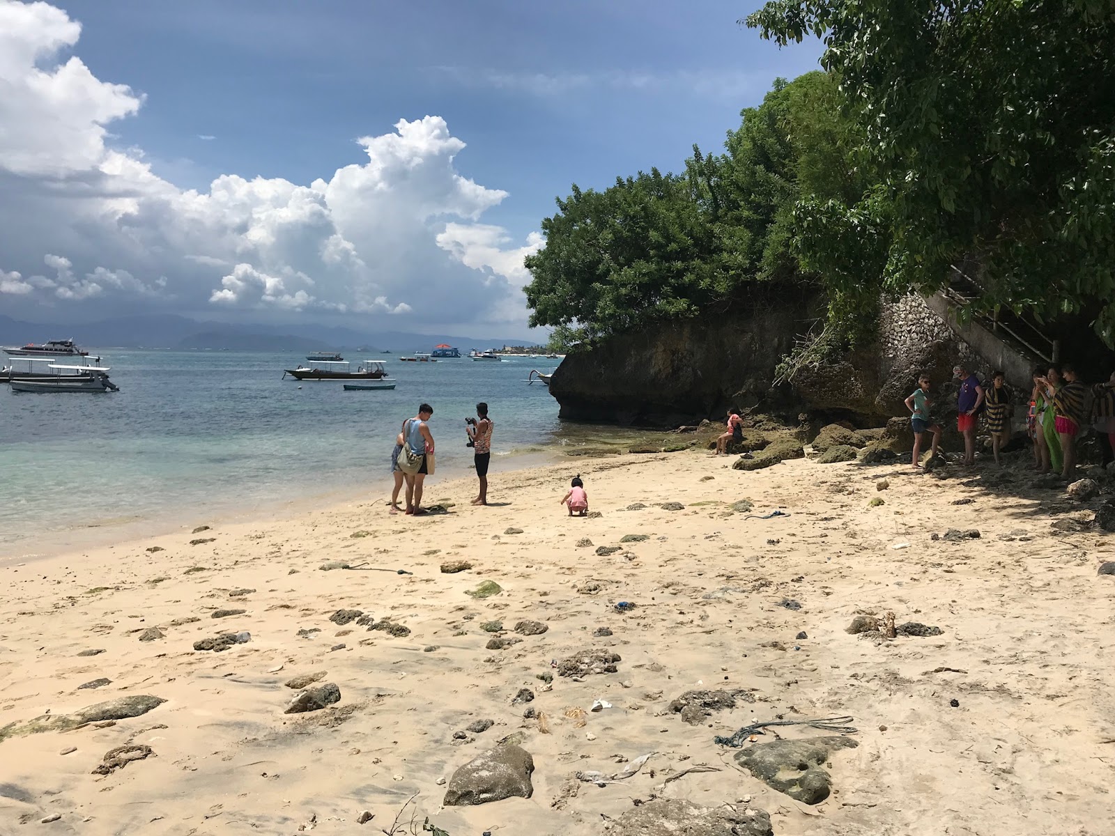 Foto di Song Lambung Beach con baia piccola