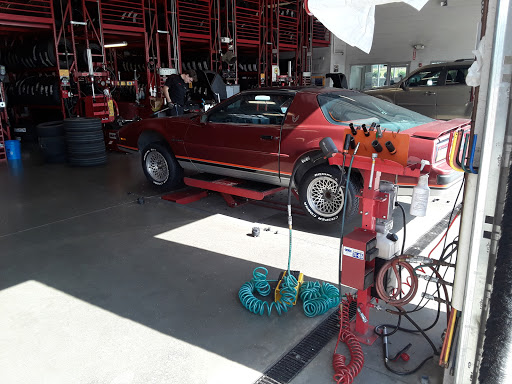 Tire Shop «Discount Tire Store - Florence, SC», reviews and photos, 102 Woody Jones Blvd, Florence, SC 29501, USA