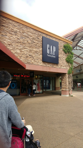 Shopping Mall «Woodburn Premium Outlets», reviews and photos, 1001 N Arney Rd, Woodburn, OR 97071, USA