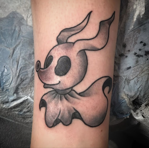Explore fine line hand tattoo ideas, creative tattoo ideas in Libertyville, available at Lucky Seven Tattoo