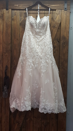 Bridal Shop «Divas Closet Bridal Boutique», reviews and photos, 1034 Merriam Ln, Kansas City, KS 66103, USA