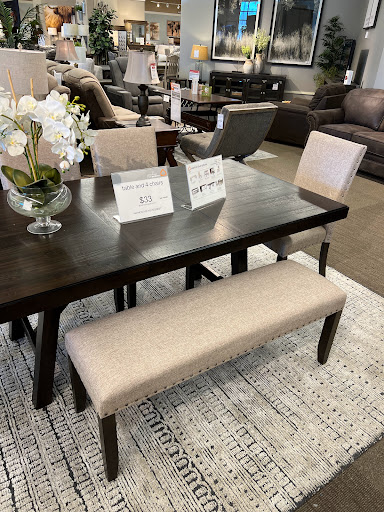 Furniture Store «Ashley HomeStore», reviews and photos, 905 Perimeter Dr, Schaumburg, IL 60173, USA
