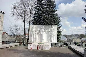 Пам'ятник Героям Визволителям image