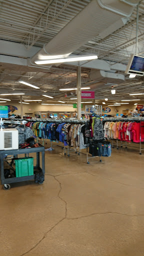 Thrift Store «Goodwill Store & Donation Center», reviews and photos, 1521 Lee St, Des Plaines, IL 60018, USA