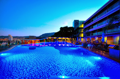 Outdoor swimming pools in Phuket