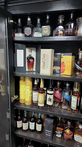 Liquor Store «Peachtree Package Store», reviews and photos, 300 Peachtree St NE # Cs1, Atlanta, GA 30308, USA