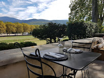 Atmosphère du Restaurant français Le Pont de l'Orme à Malaucène - n°2