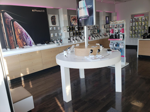 Cell Phone Store «T-Mobile», reviews and photos, 325 New State Hwy, Raynham, MA 02767, USA