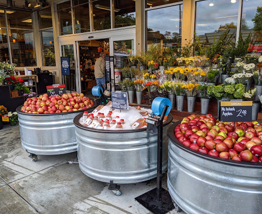 Gourmet Grocery Store «Metropolitan Market Kirkland», reviews and photos, 10611 NE 68th St, Kirkland, WA 98033, USA