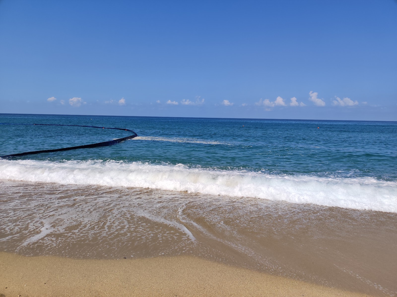 Lido Sabbia D'oro Beach'in fotoğrafı - rahatlamayı sevenler arasında popüler bir yer