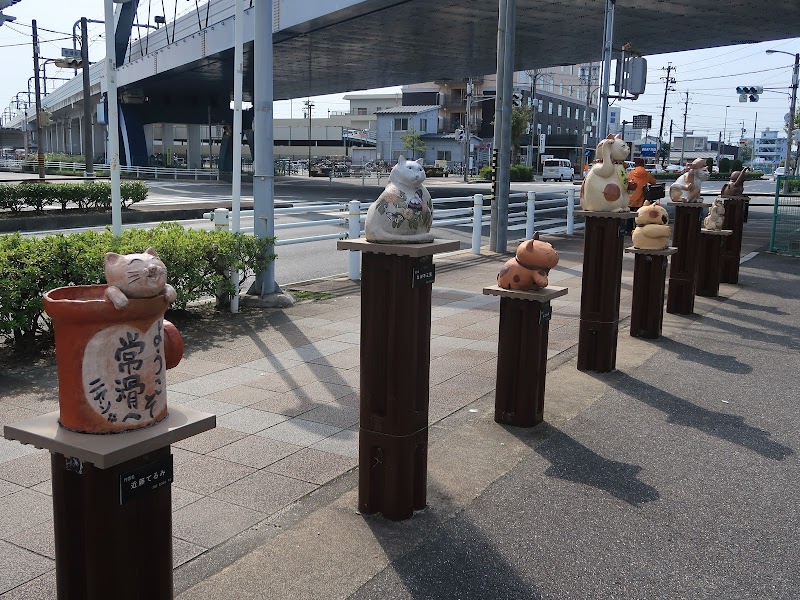 常滑焼き物散歩道案内塔