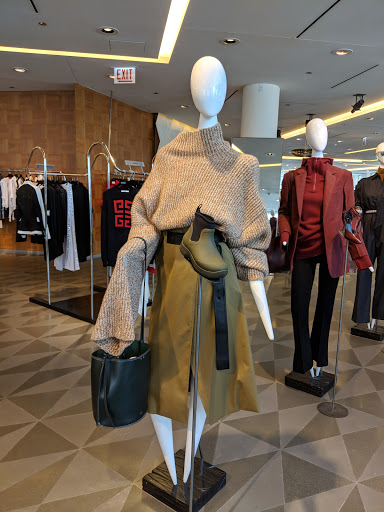 Department Store «Barneys New York, Chicago», reviews and photos, 15 E Oak St, Chicago, IL 60611, USA