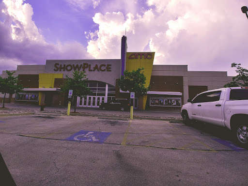 Movie Theater «AMC Classic Galewood Crossings 14», reviews and photos, 5530 W Homer St, Chicago, IL 60639, USA