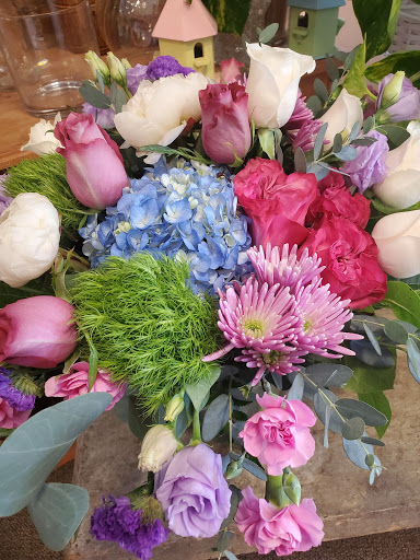 Florist «Exquisite Flowers Etc», reviews and photos, 70 Bridge St, Pelham, NH 03076, USA