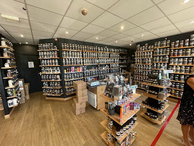 LE COMPTOIR & CO (Magasin Usine Isneauville anciennement Le Comptoir Colonial) - UN JOUR UNE ÉPICE à Isneauville