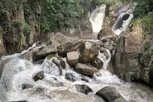 Rahas Ella Waterfall- රහස් ඇල්ල image