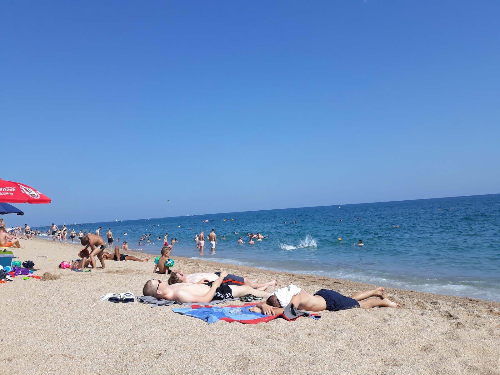 Foto di Spiaggia di Calella e l'insediamento