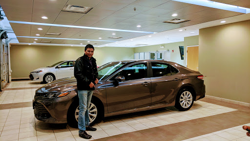 Toyota Dealer «Toyota of Naperville», reviews and photos, 1488 Ogden Ave, Naperville, IL 60540, USA