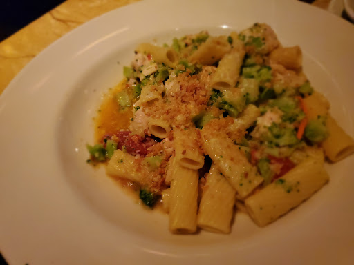 Restaurant «The Cheesecake Factory», reviews and photos, 2901 S Capital of Texas Hwy, Austin, TX 78746, USA