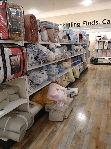 Home Goods Store «Home Goods», reviews and photos, 3 Main St, Edgewater, NJ 07020, USA