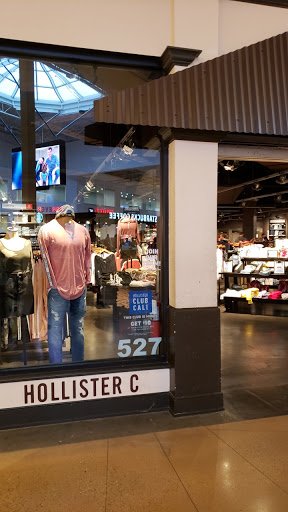 Clothing Store «Hollister Co. Outlet», reviews and photos, 3000 Grapevine Mills Pkwy, Grapevine, TX 76051, USA