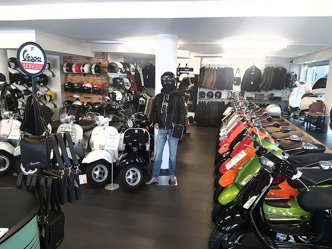 Kommentare und Rezensionen über Vespa Piaggio Center Fontana - Zürich