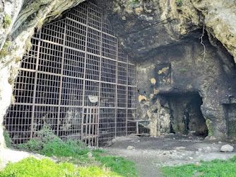 Yarımburgaz Mağarası