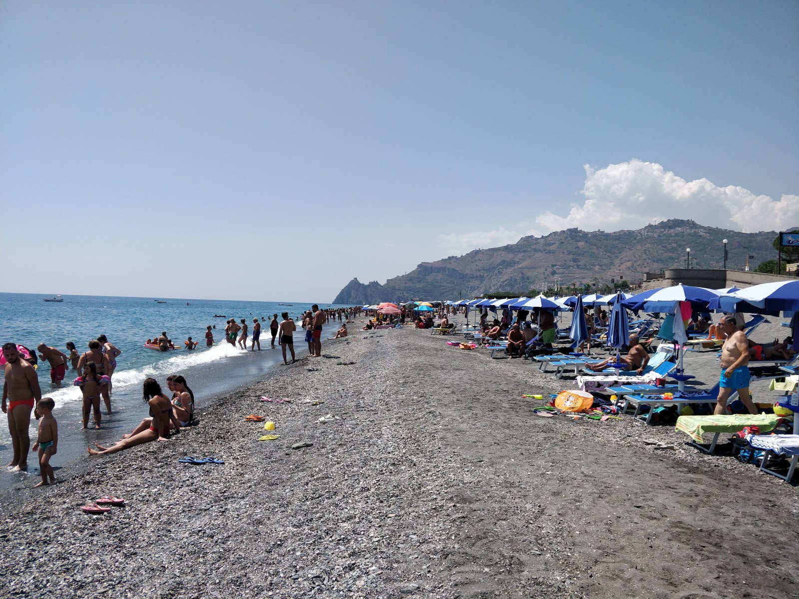 Foto de Spiaggia di Santa Teresa di Riva com muito limpo nível de limpeza