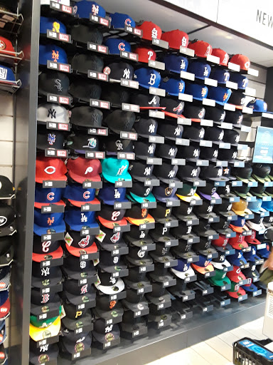 Outlet Mall «Tanger Outlet Riverhead», reviews and photos, 200 Tanger Mall Dr, Riverhead, NY 11901, USA