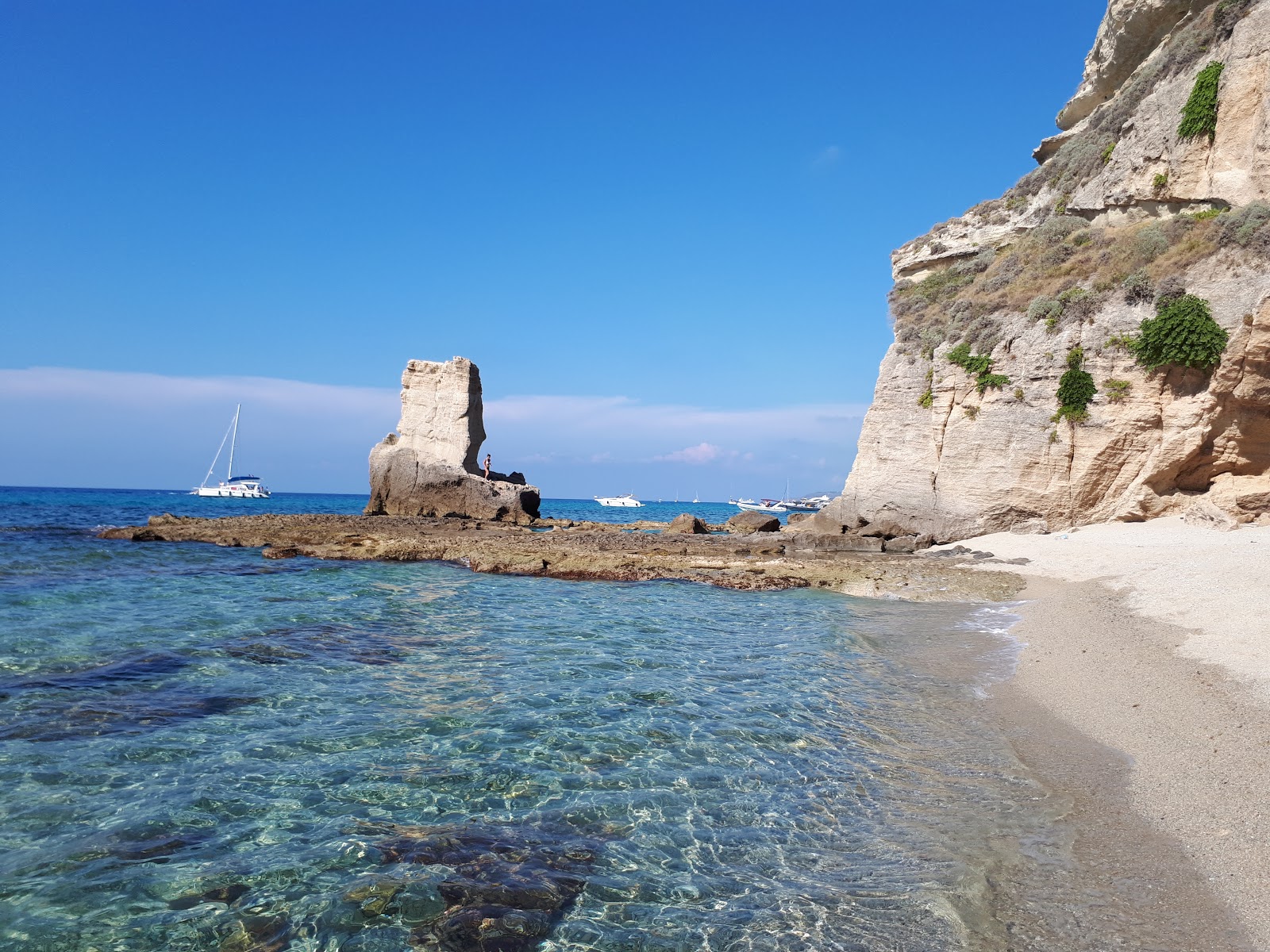Fotografie cu Petri i Mulinu beach cu o suprafață de nisip beige